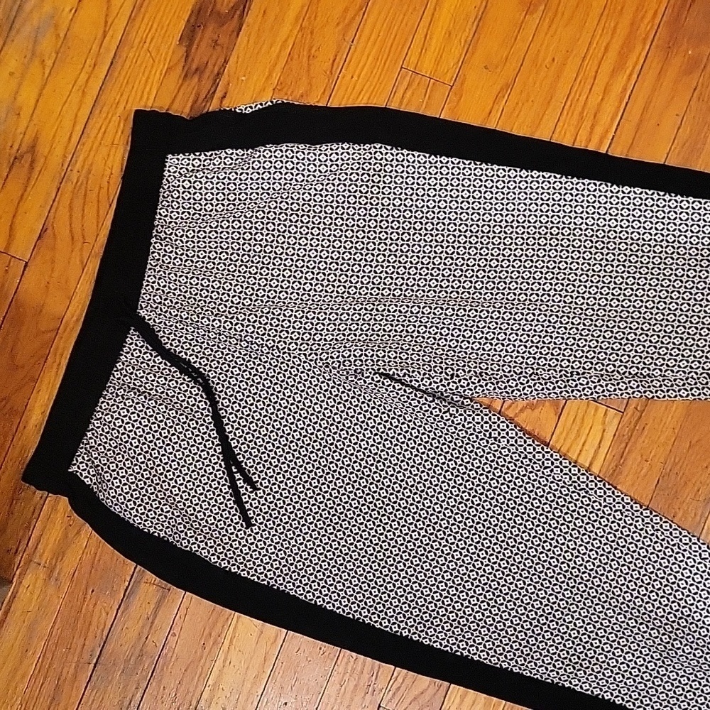 DKNYC Drawstring printed pant size medium.‎ EUC.